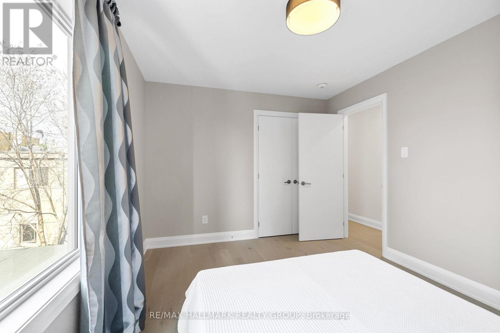 101 Tay Street, Ottawa, ON - Indoor Photo Showing Bedroom