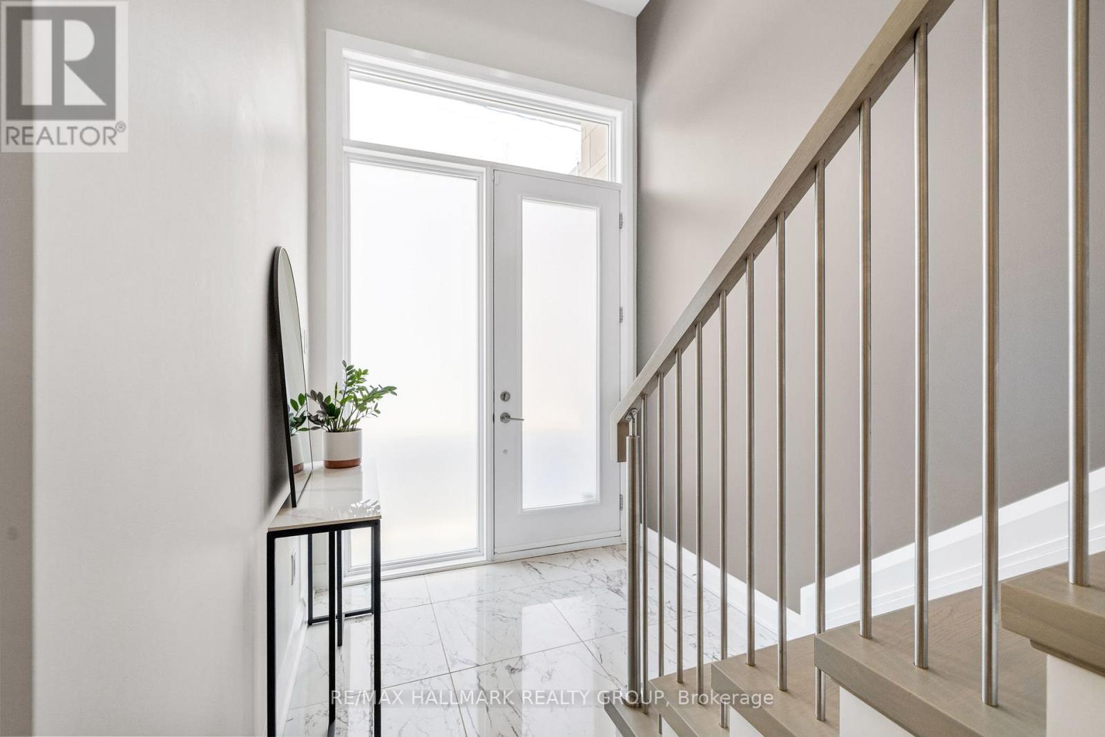 101 Tay Street, Ottawa, ON - Indoor Photo Showing Other Room