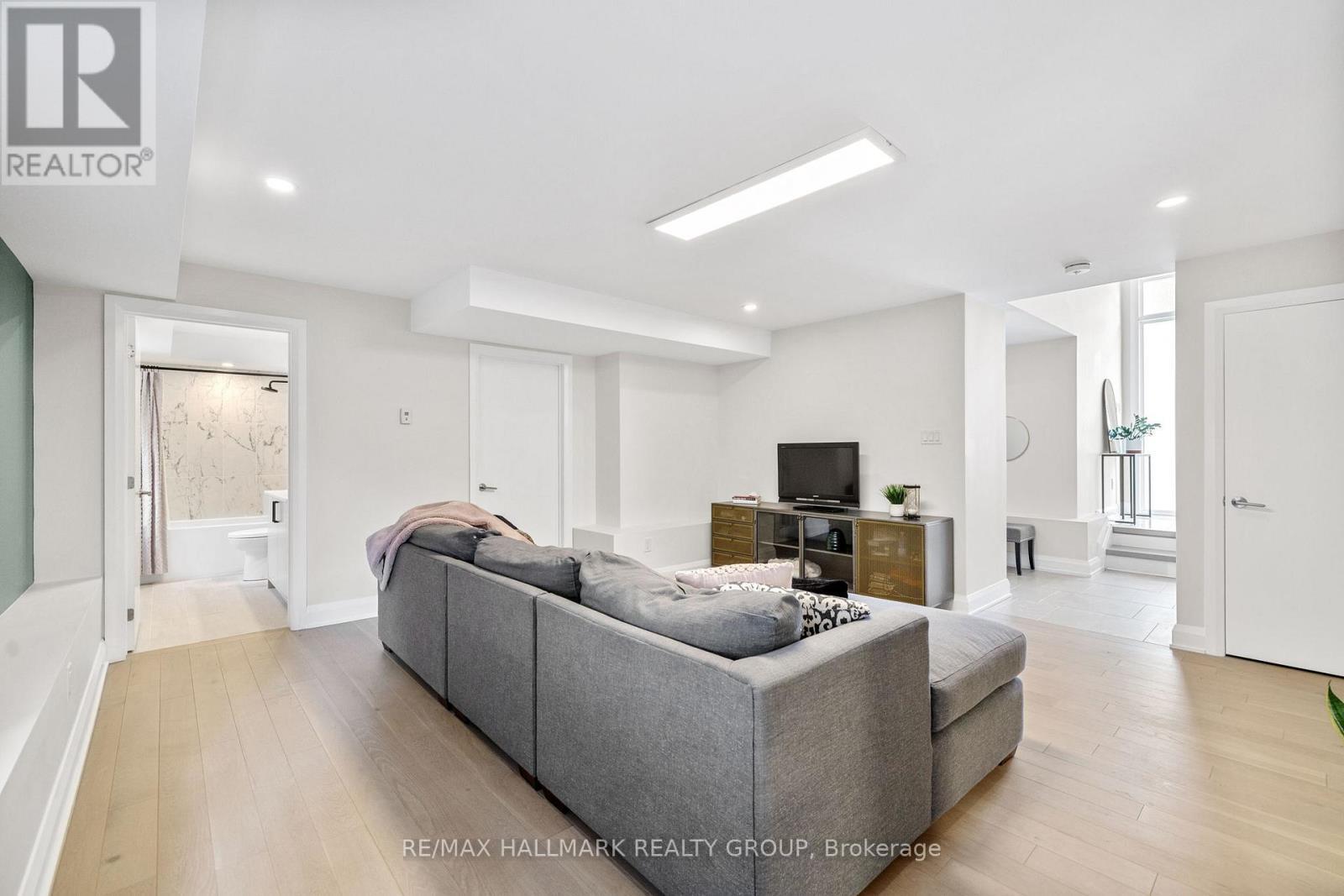 101 Tay Street, Ottawa, ON - Indoor
