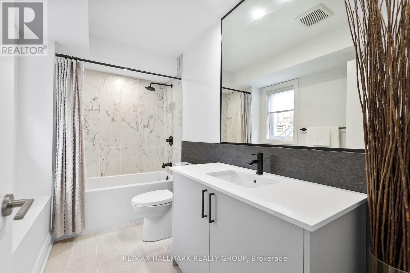 101 Tay Street, Ottawa, ON - Indoor Photo Showing Bathroom