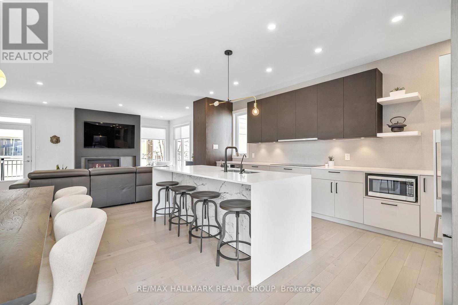 101 Tay Street, Ottawa, ON - Indoor Photo Showing Kitchen With Upgraded Kitchen