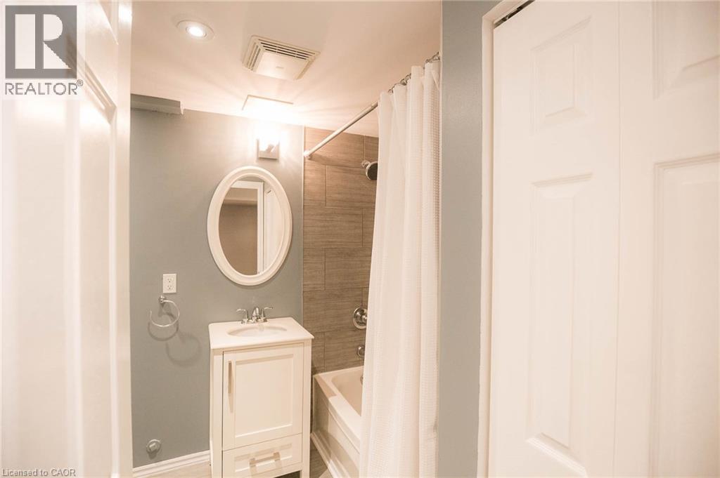 Basement bathroom - 96 Pathfinder Crescent, Kitchener, ON - Indoor Photo Showing Bathroom