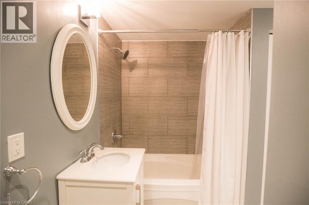 Basement bathroom - 96 Pathfinder Crescent, Kitchener, ON - Indoor Photo Showing Bathroom