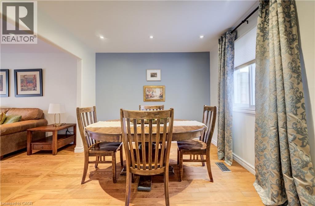 150 Bayne Crescent, Cambridge, ON - Indoor Photo Showing Dining Room