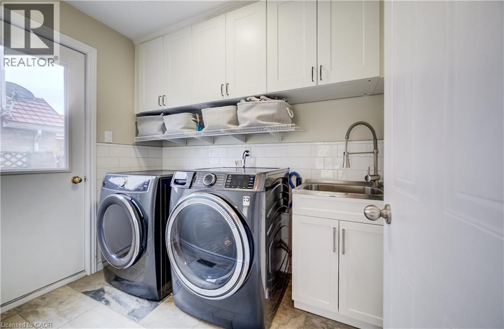 150 Bayne Crescent, Cambridge, ON - Indoor Photo Showing Laundry Room
