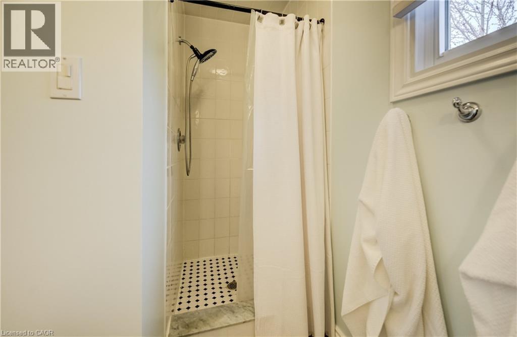 150 Bayne Crescent, Cambridge, ON - Indoor Photo Showing Bathroom
