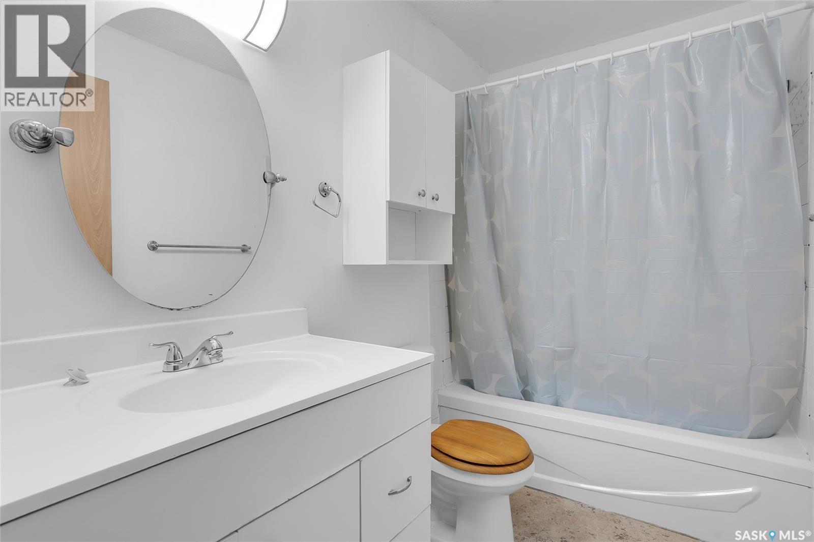 304 385 Kingsmere Boulevard, Saskatoon, SK - Indoor Photo Showing Bathroom