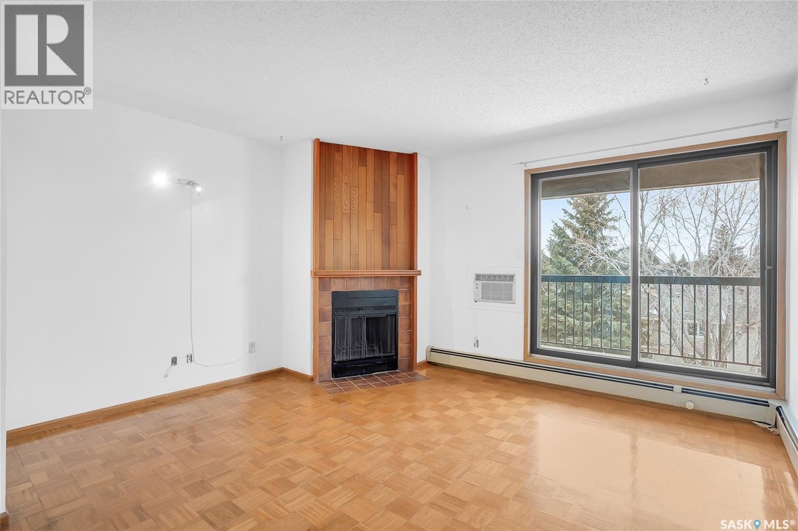 304 385 Kingsmere Boulevard, Saskatoon, SK - Indoor Photo Showing Living Room With Fireplace