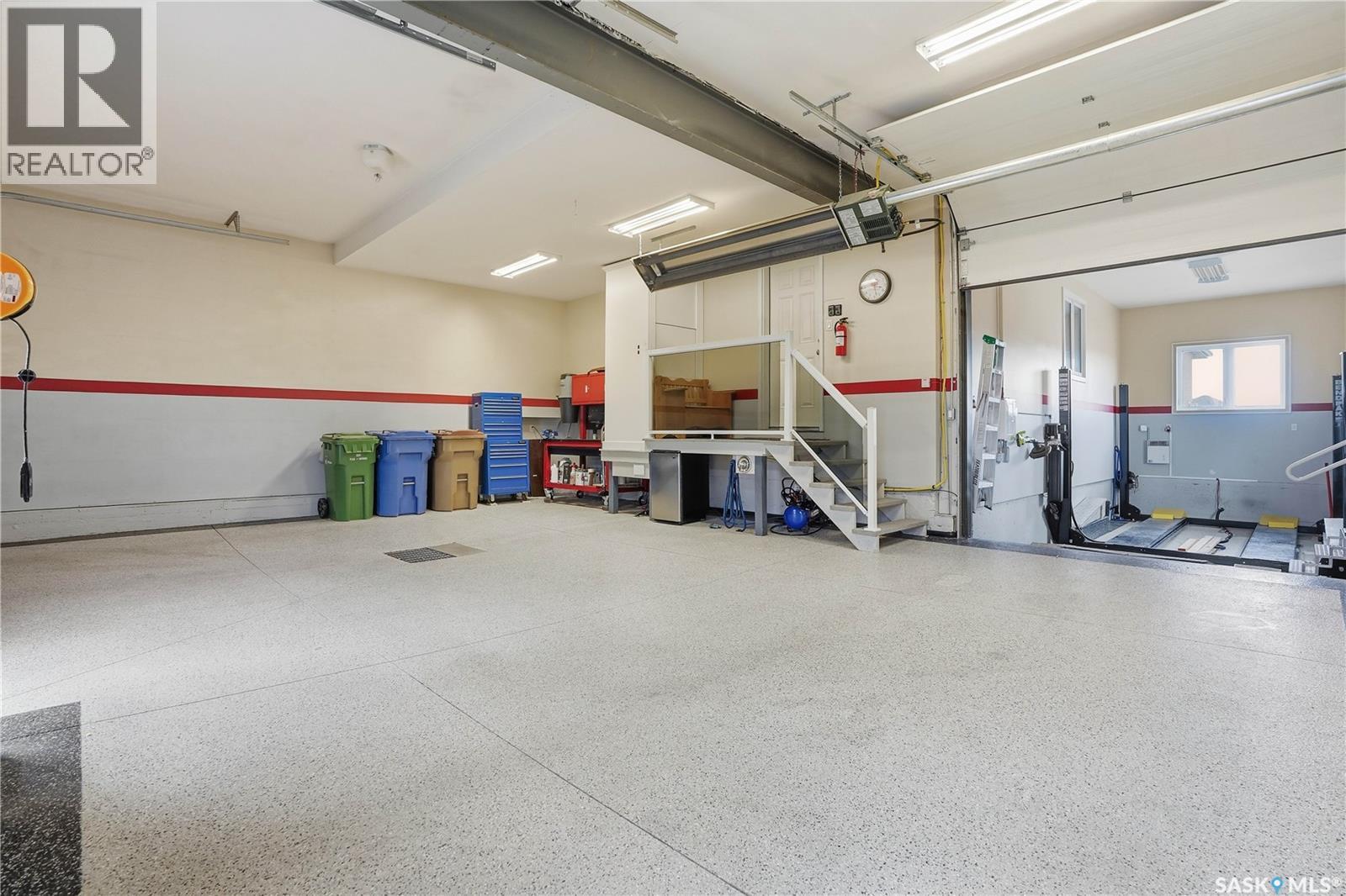 4128 Green Willow Terrace E, Regina, SK - Indoor Photo Showing Garage