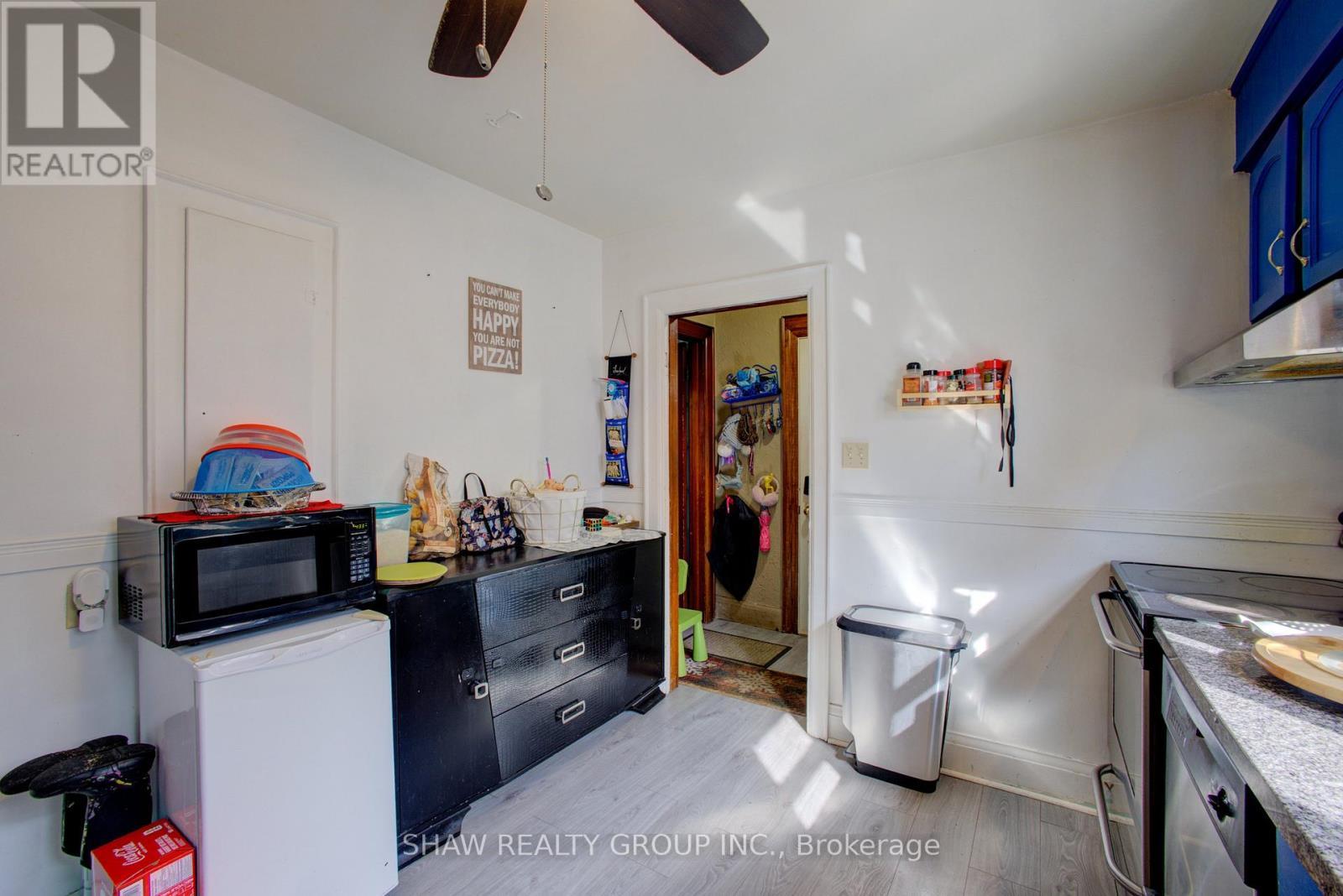 34 Barons Avenue S, Hamilton, ON - Indoor Photo Showing Kitchen