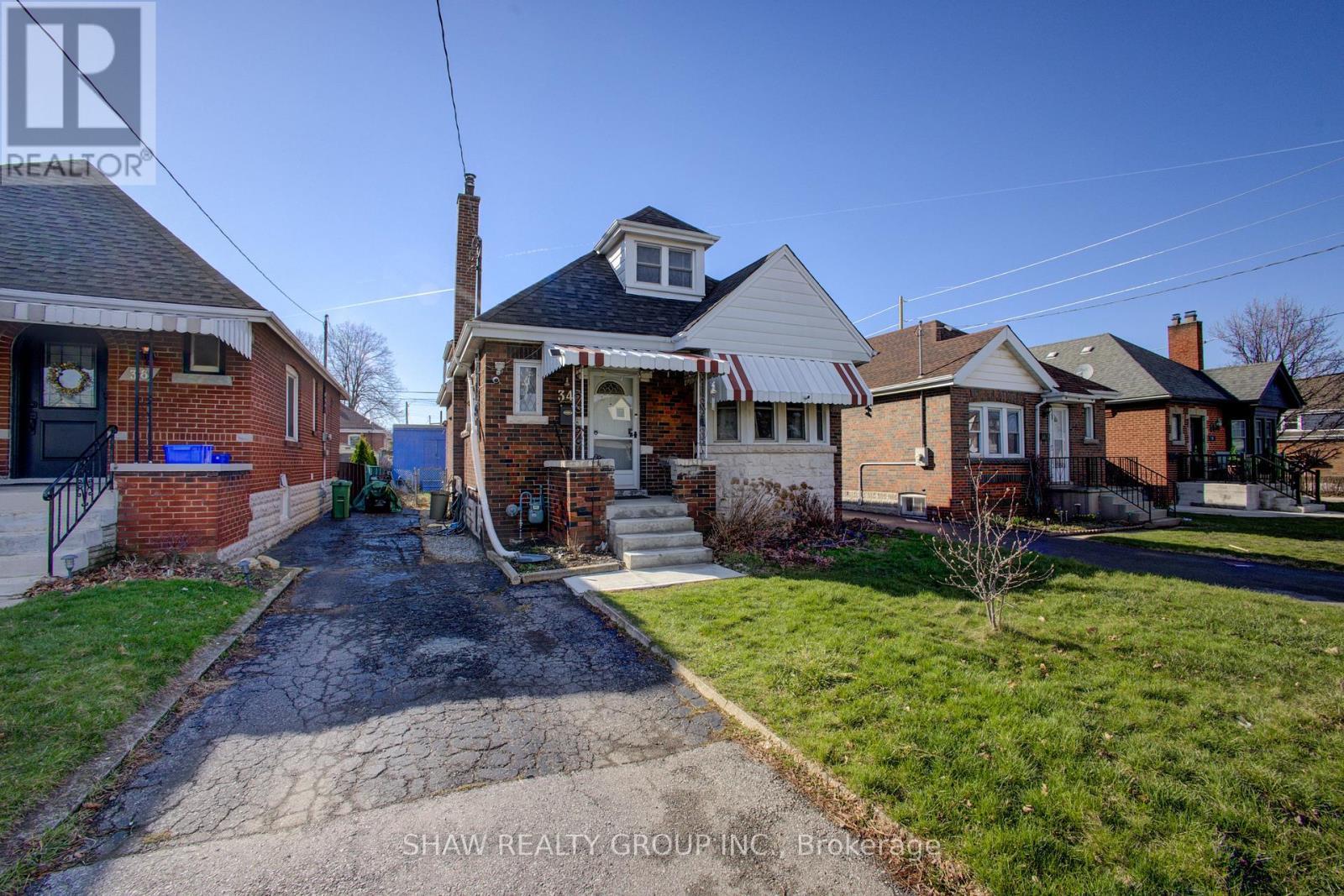 34 Barons Avenue S, Hamilton, ON - Outdoor With Facade
