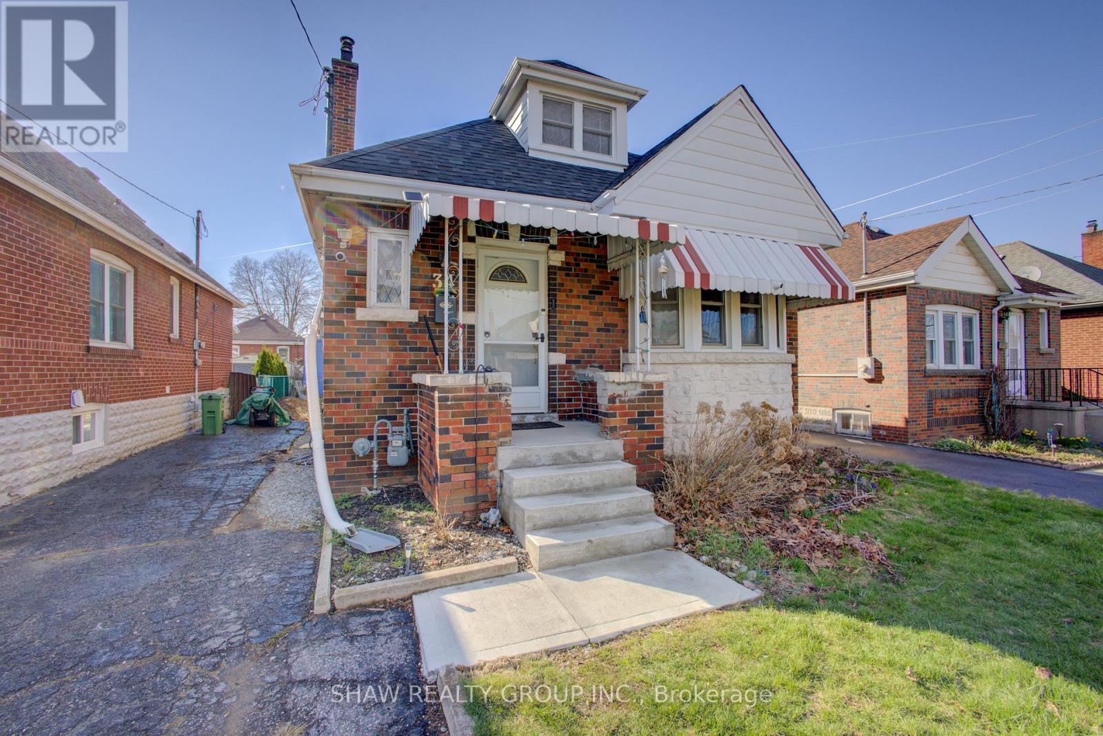34 Barons Avenue S, Hamilton, ON - Outdoor With Facade