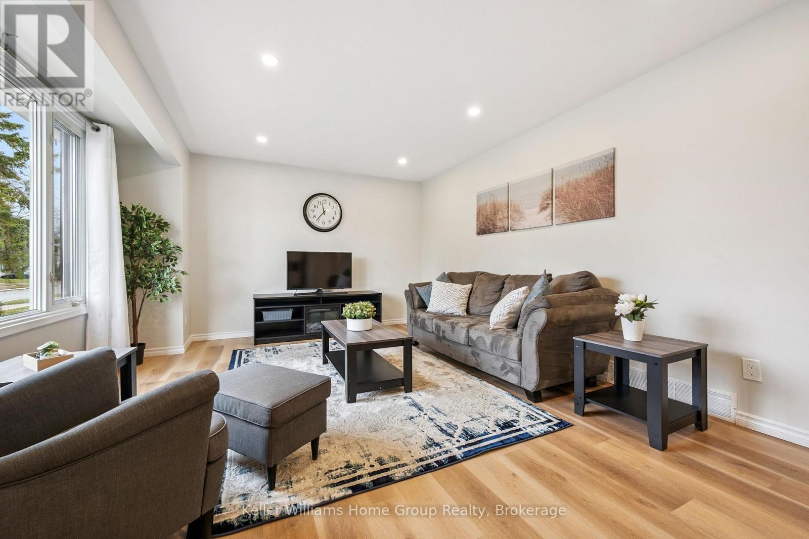 23 Hastings Boulevard, Guelph (Grange Road), ON - Indoor Photo Showing Living Room