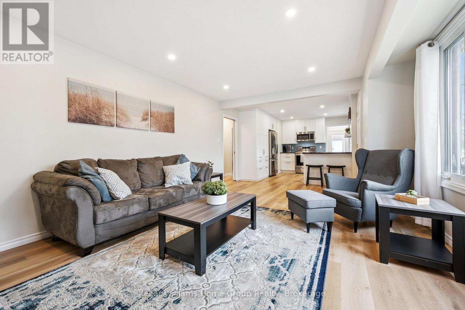 23 Hastings Boulevard, Guelph (Grange Road), ON - Indoor Photo Showing Living Room
