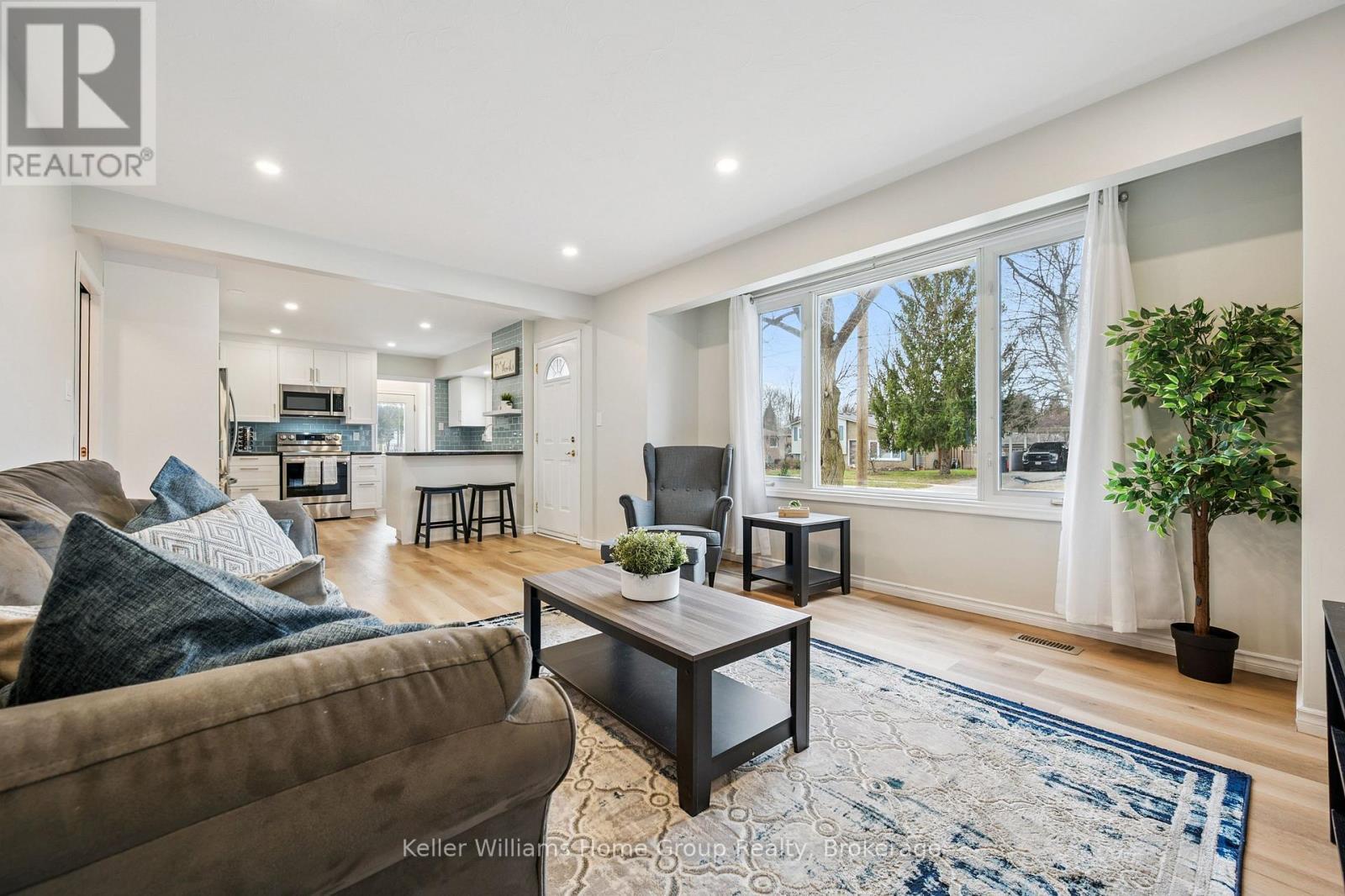 23 Hastings Boulevard, Guelph (Grange Road), ON - Indoor Photo Showing Living Room