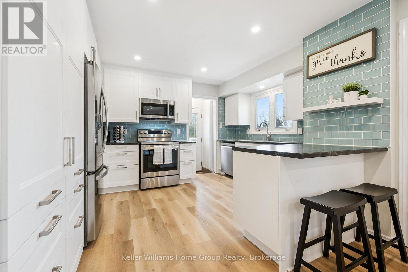 23 Hastings Boulevard, Guelph (Grange Road), ON - Indoor Photo Showing Kitchen With Upgraded Kitchen