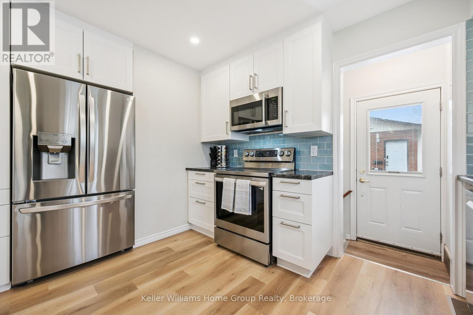 23 Hastings Boulevard, Guelph (Grange Road), ON - Indoor Photo Showing Kitchen