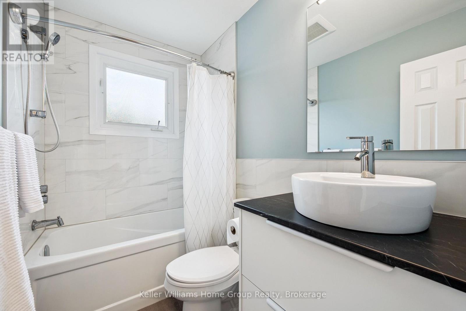 Main Bath - 23 Hastings Boulevard, Guelph (Grange Road), ON - Indoor Photo Showing Bathroom
