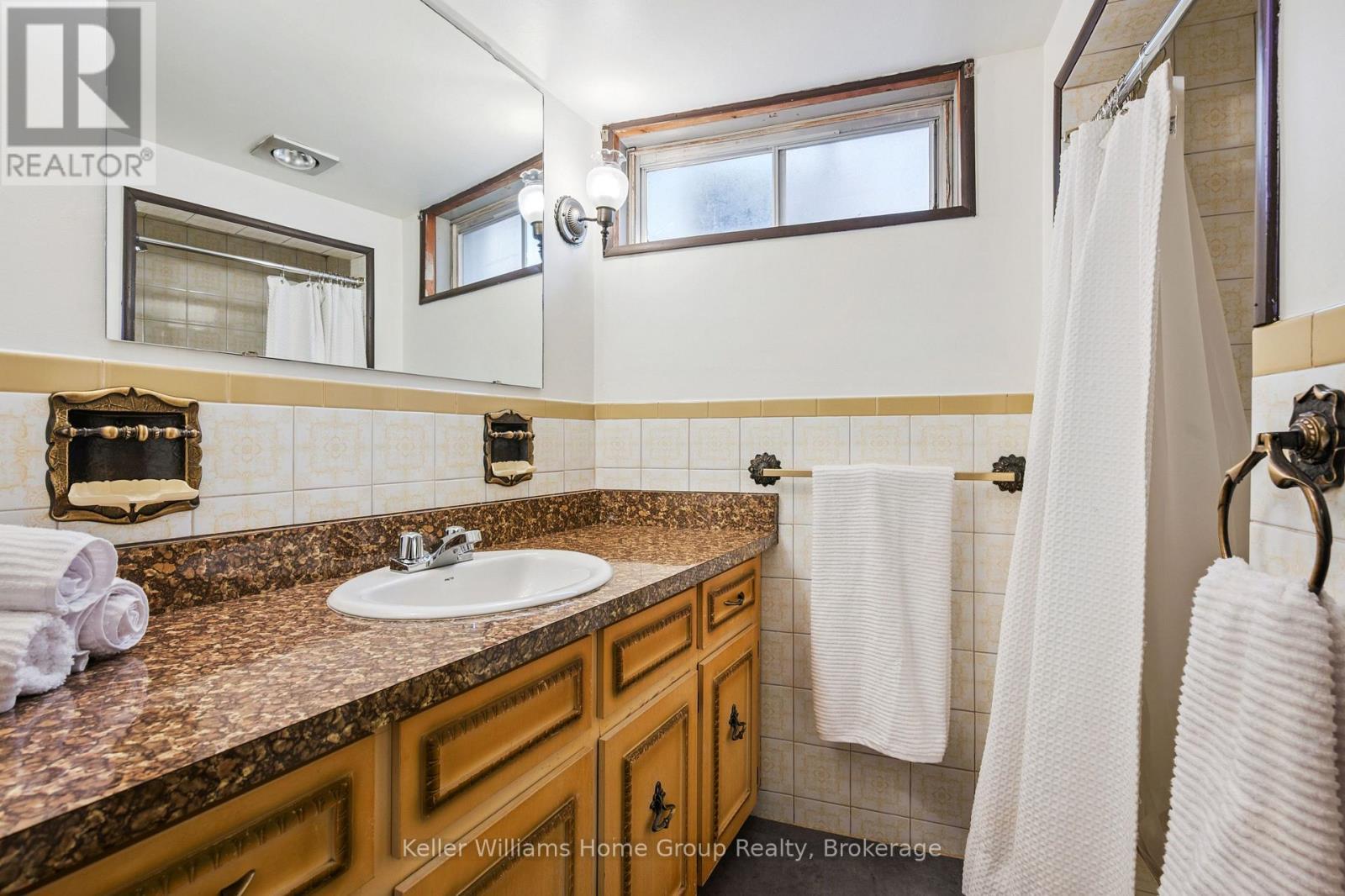 Basement Retro Bath 3pc - 23 Hastings Boulevard, Guelph (Grange Road), ON - Indoor Photo Showing Bathroom