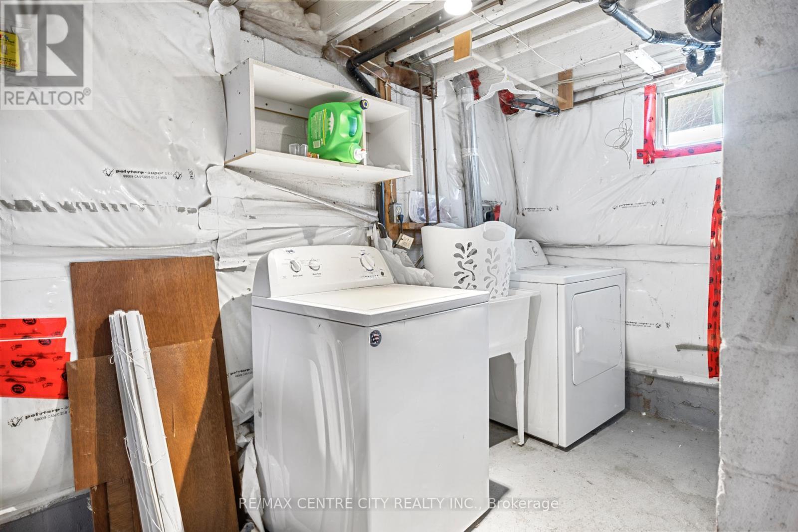 64 Dunkirk Drive, St. Thomas, ON - Indoor Photo Showing Laundry Room