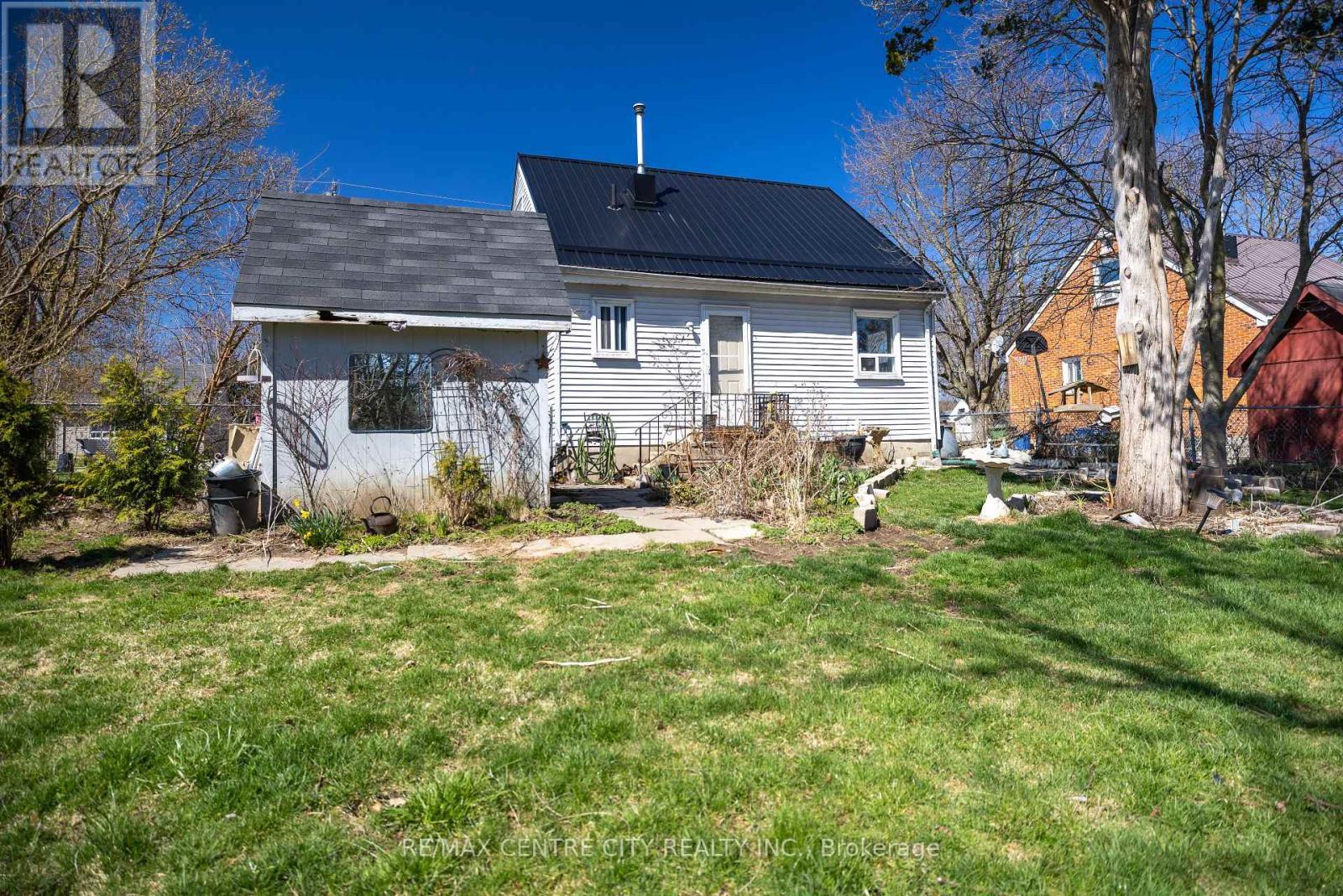 64 Dunkirk Drive, St. Thomas, ON - Outdoor