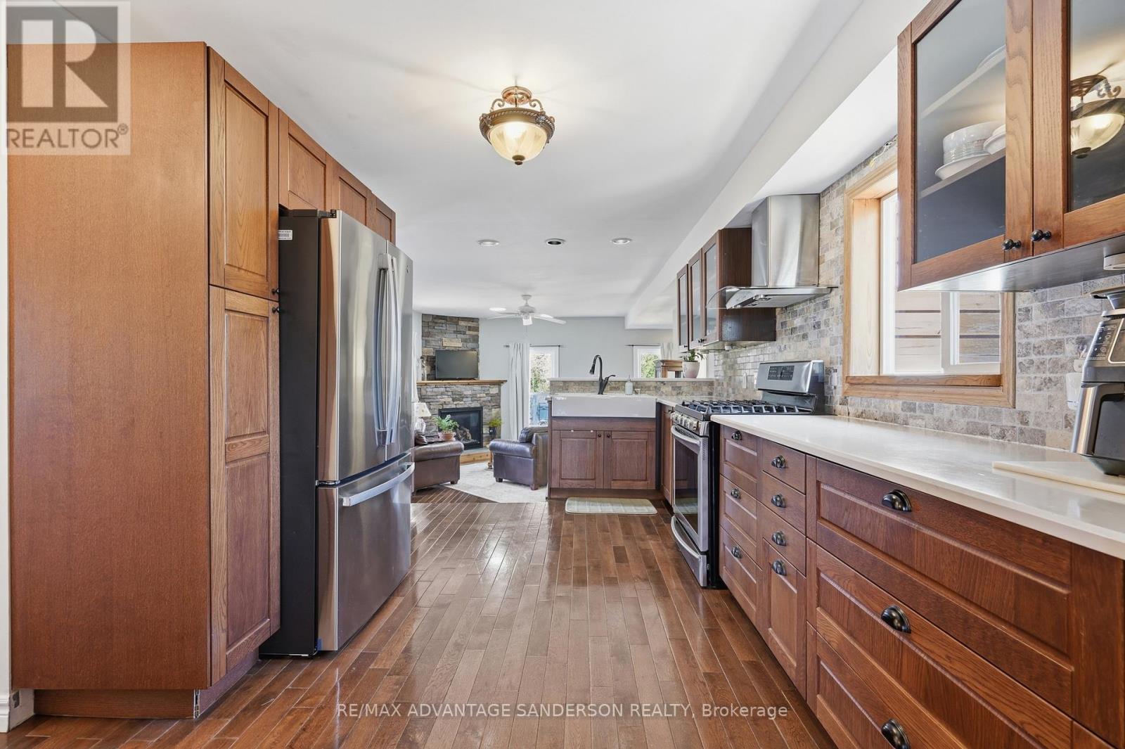 22476 Coldstream Road, Middlesex Centre, ON - Indoor Photo Showing Kitchen
