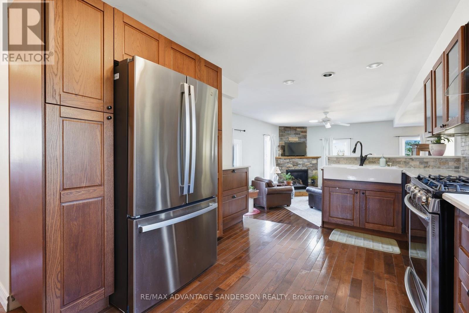 22476 Coldstream Road, Middlesex Centre, ON - Indoor Photo Showing Kitchen
