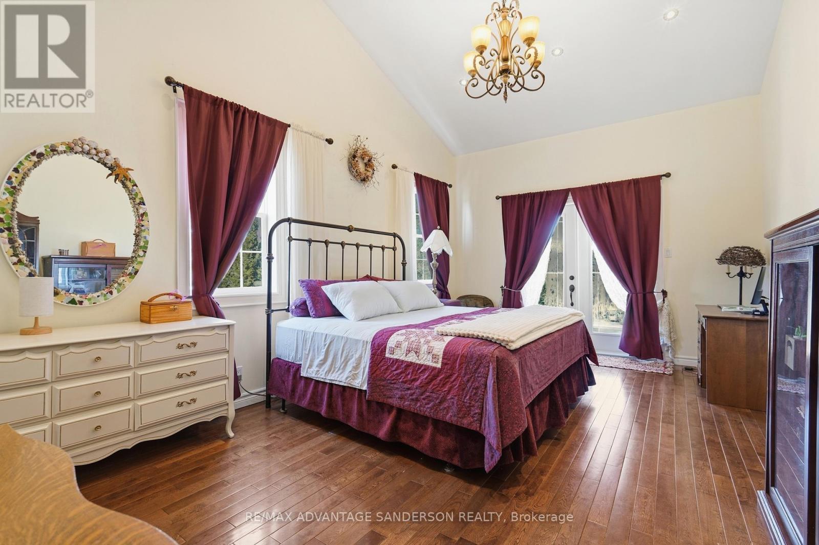 22476 Coldstream Road, Middlesex Centre, ON - Indoor Photo Showing Bedroom