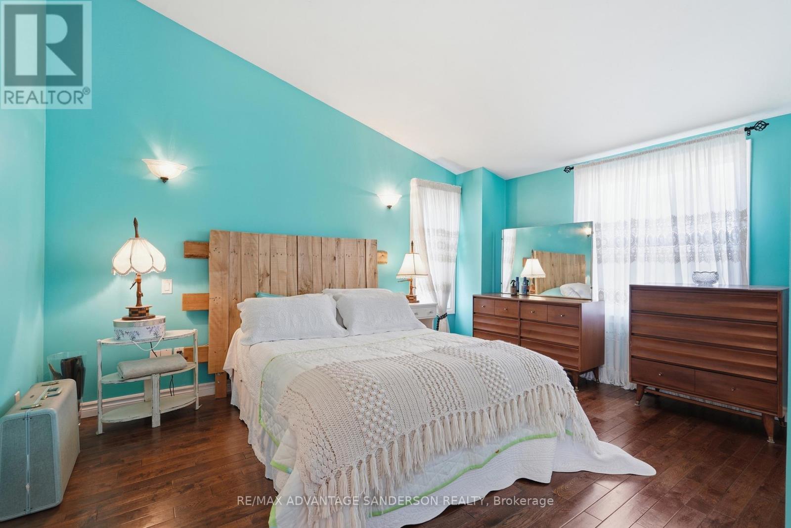 22476 Coldstream Road, Middlesex Centre, ON - Indoor Photo Showing Bedroom