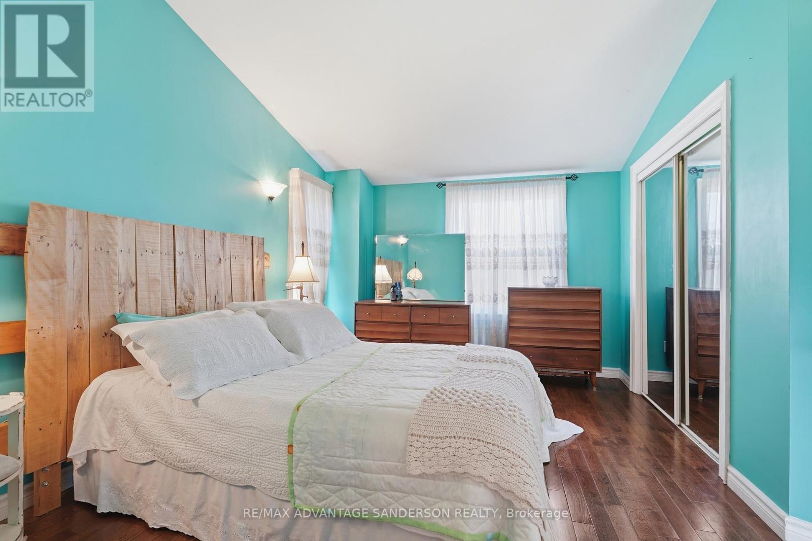 22476 Coldstream Road, Middlesex Centre, ON - Indoor Photo Showing Bedroom