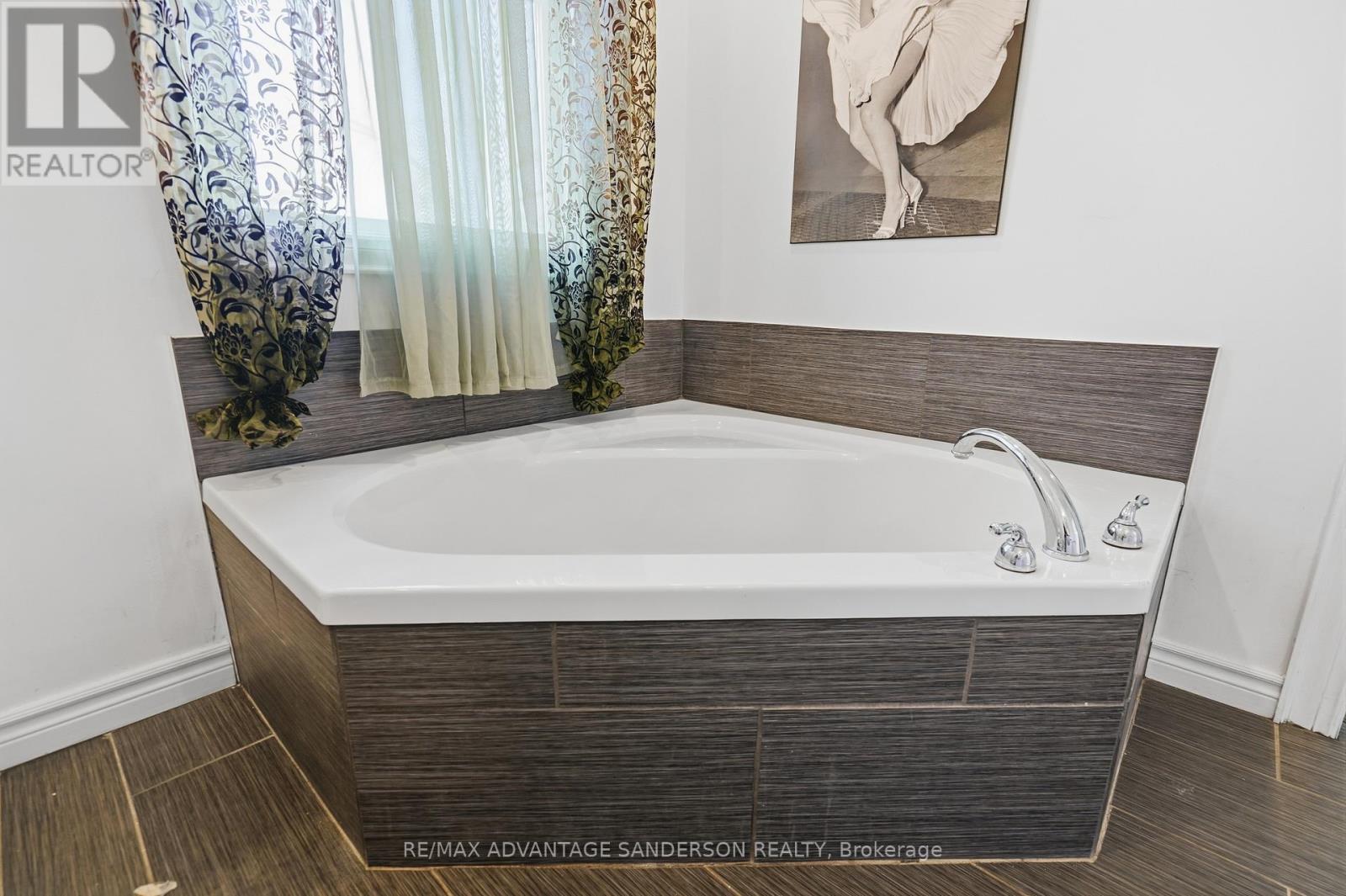 22476 Coldstream Road, Middlesex Centre, ON - Indoor Photo Showing Bathroom