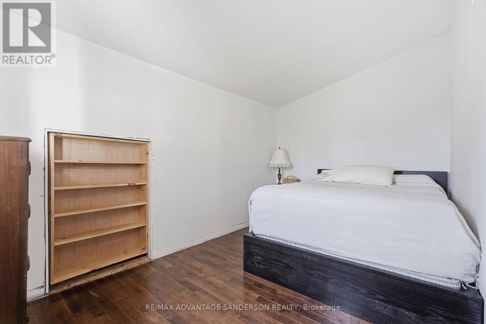 22476 Coldstream Road, Middlesex Centre, ON - Indoor Photo Showing Bedroom