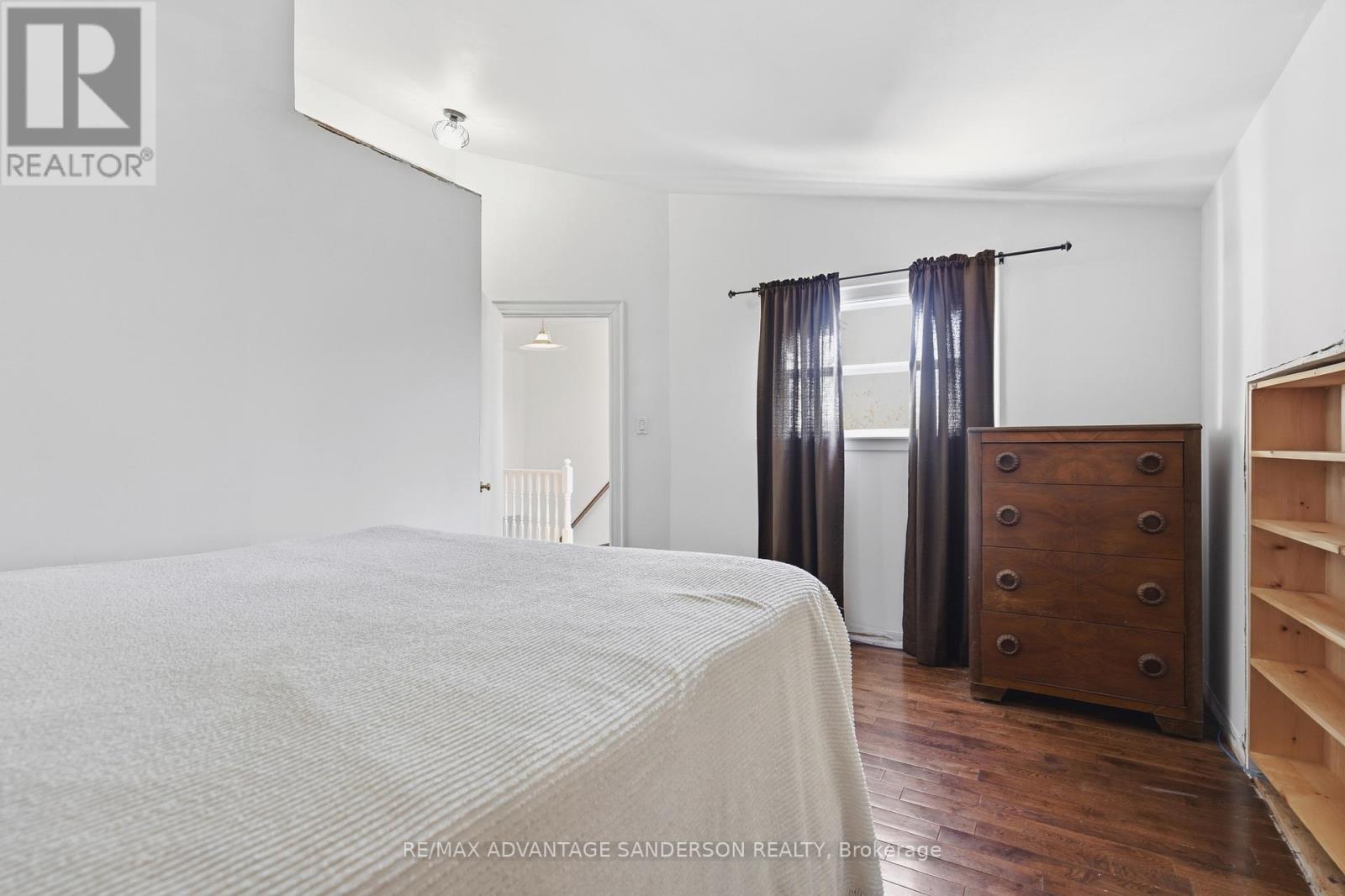 22476 Coldstream Road, Middlesex Centre, ON - Indoor Photo Showing Bedroom