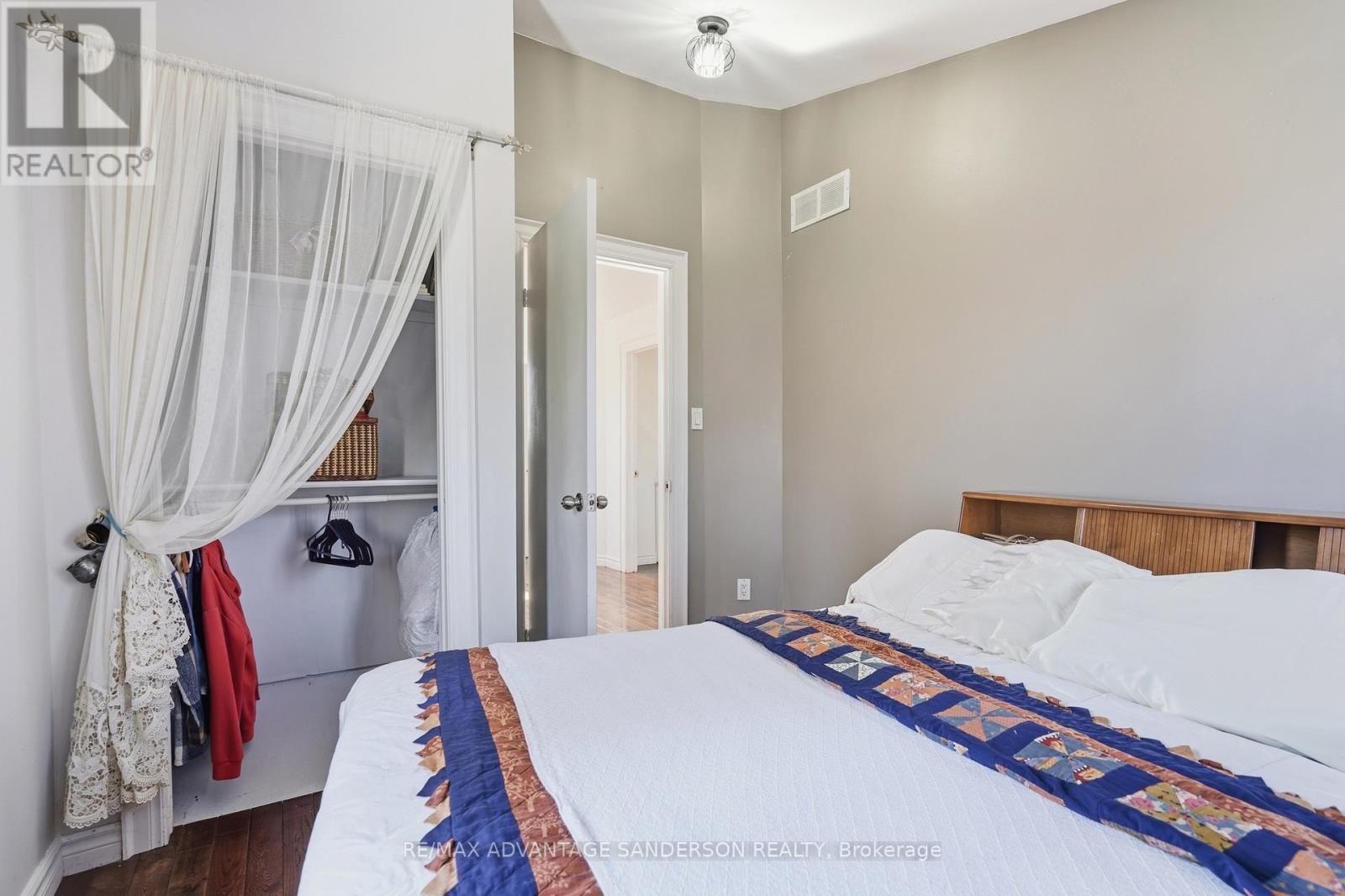 22476 Coldstream Road, Middlesex Centre, ON - Indoor Photo Showing Bedroom