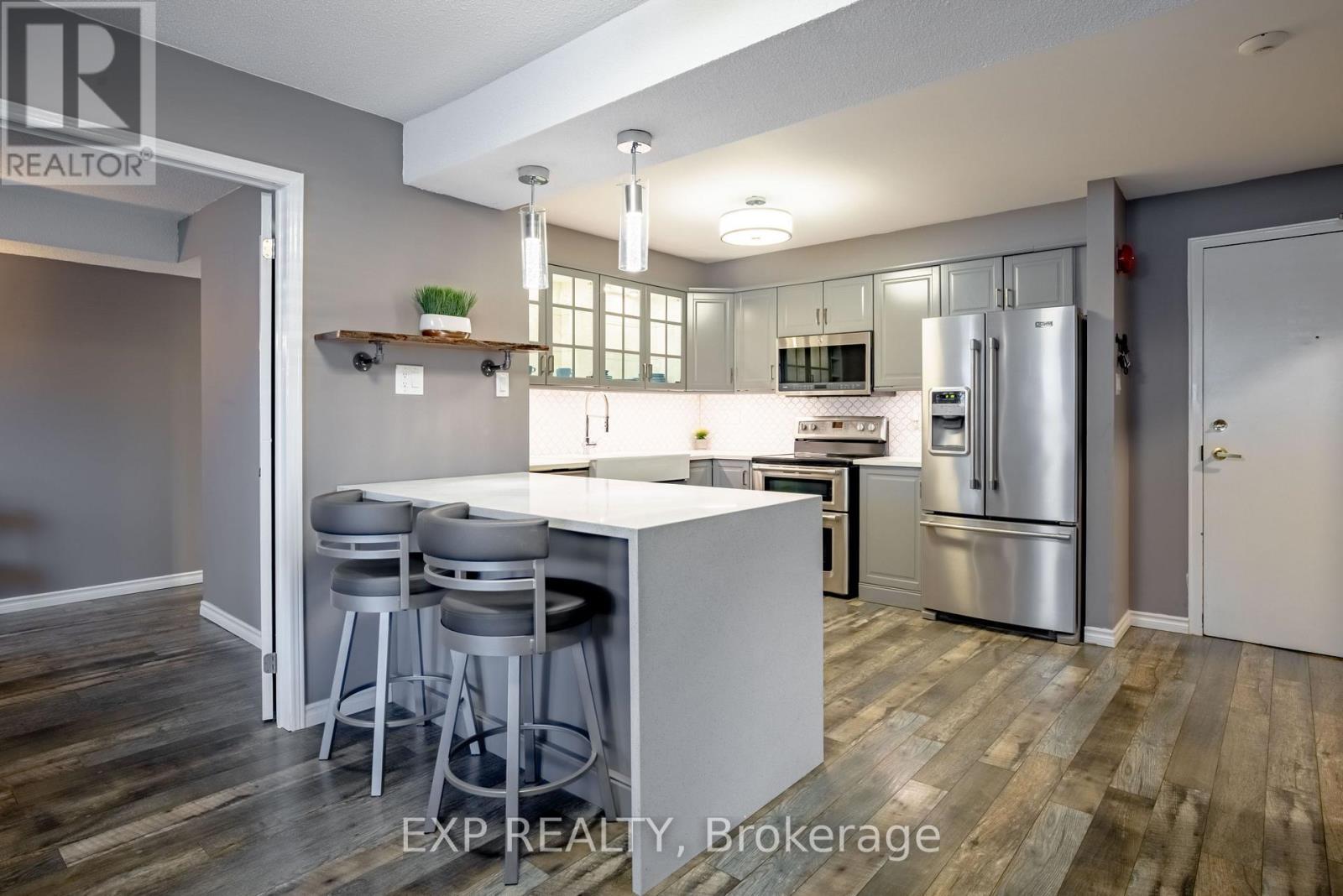 120 - 78 Roehampton Avenue, St. Catharines (Carlton/Bunting), ON - Indoor Photo Showing Kitchen