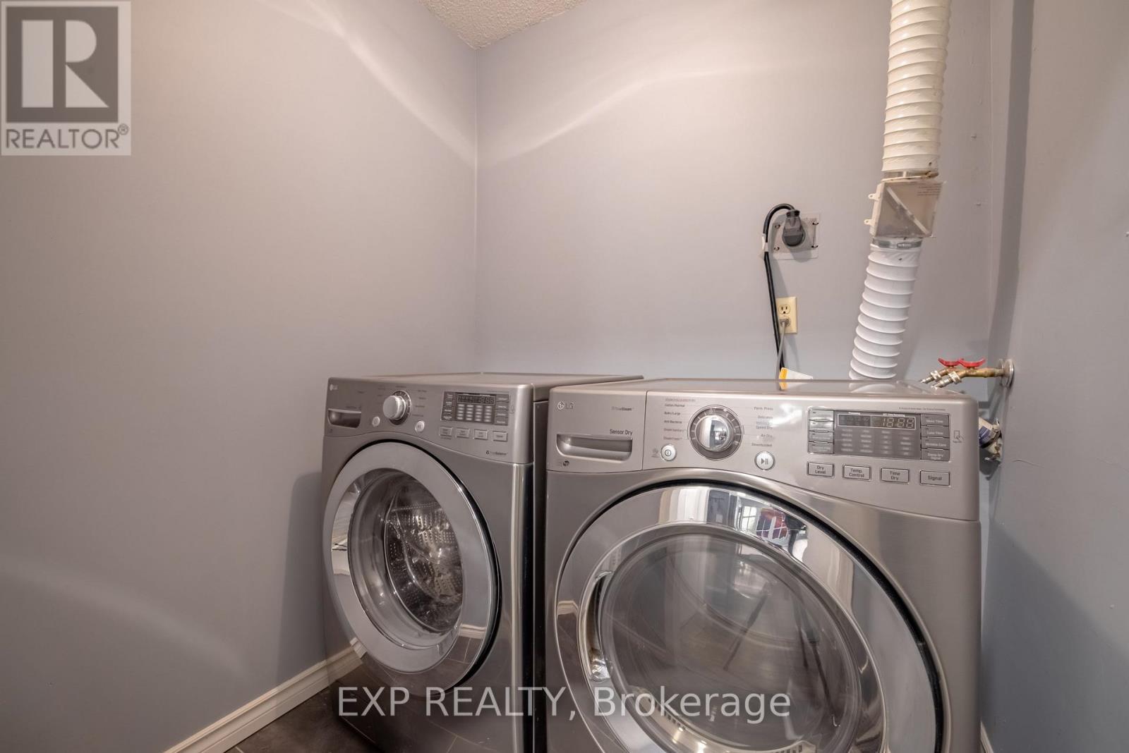 In-suite laundry - 120 - 78 Roehampton Avenue, St. Catharines (Carlton/Bunting), ON - Indoor Photo Showing Laundry Room