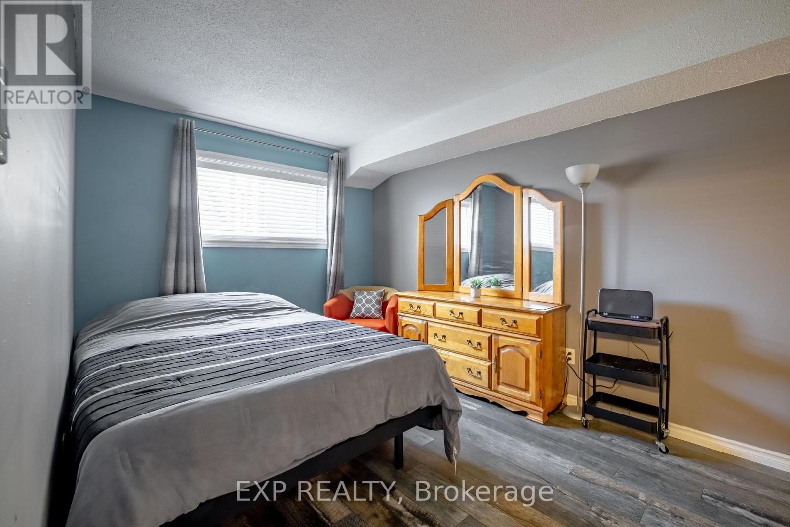 Main bedroom with attached 3-piece ensuite - 120 - 78 Roehampton Avenue, St. Catharines (Carlton/Bunting), ON - Indoor Photo Showing Bedroom