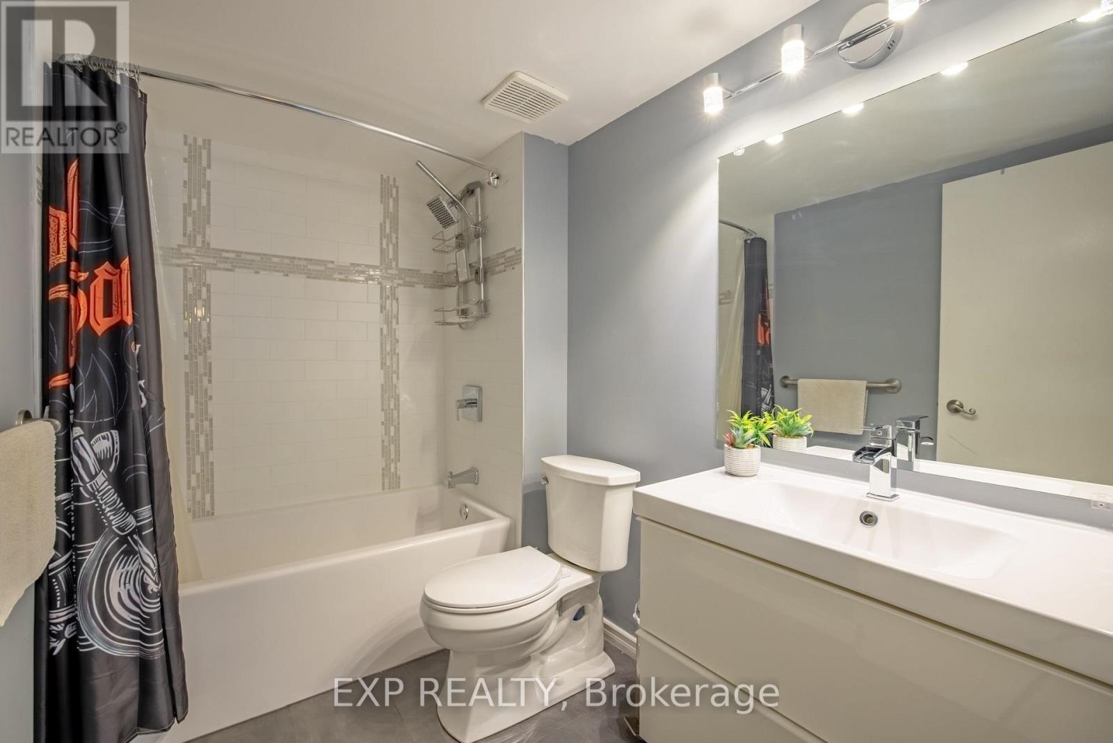 3-piece ensuite - 120 - 78 Roehampton Avenue, St. Catharines (Carlton/Bunting), ON - Indoor Photo Showing Bathroom