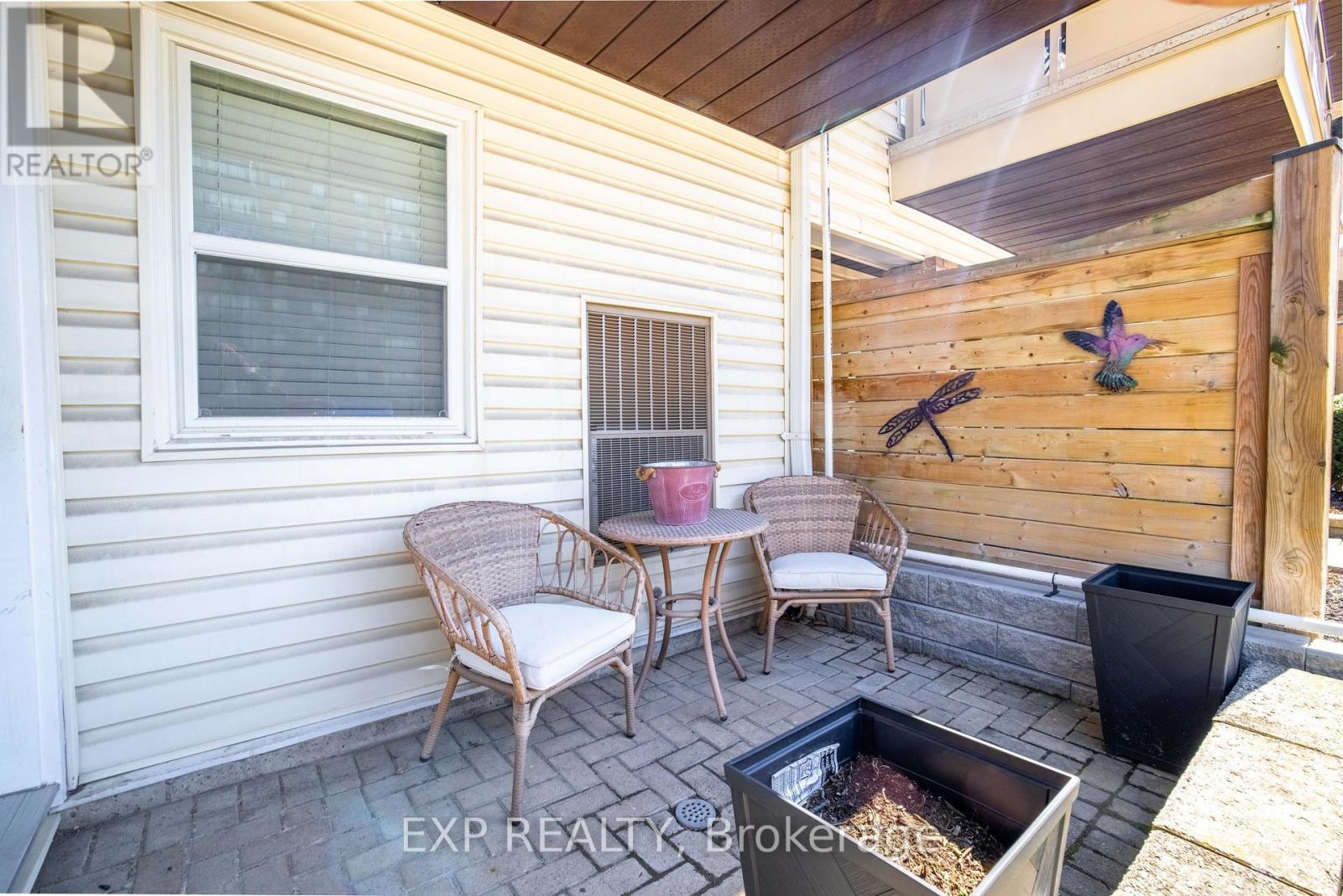 Private patio - 120 - 78 Roehampton Avenue, St. Catharines (Carlton/Bunting), ON - Outdoor With Deck Patio Veranda With Exterior