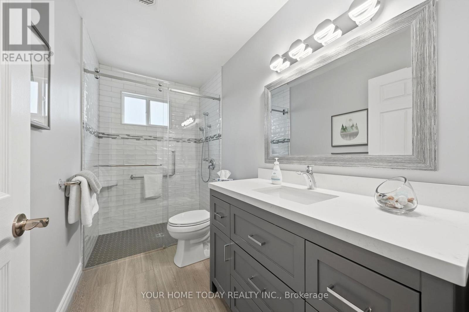 51 Faludon Drive, Halton Hills, ON - Indoor Photo Showing Bathroom