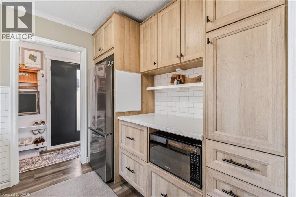 43 Woodbridge Road, Hamilton, ON - Indoor Photo Showing Kitchen