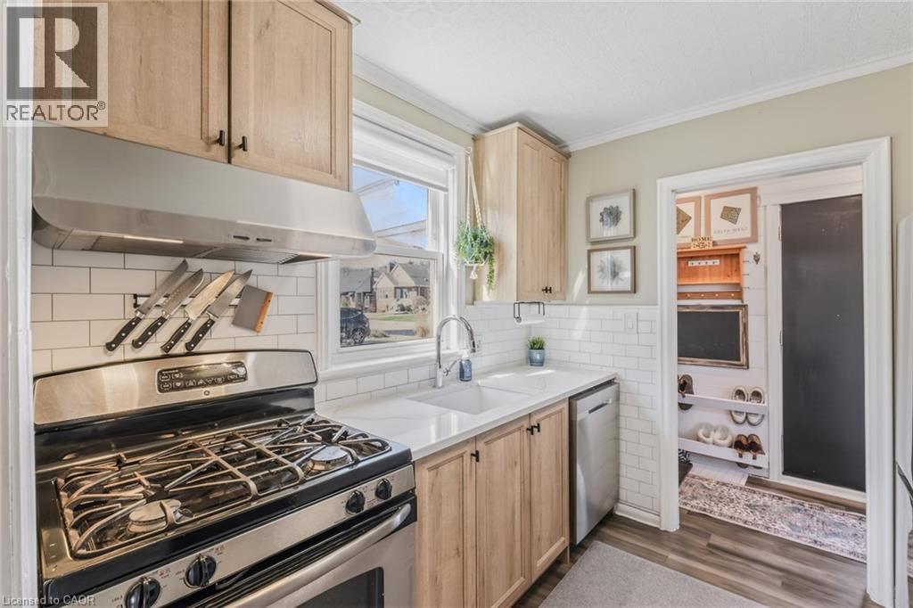 43 Woodbridge Road, Hamilton, ON - Indoor Photo Showing Kitchen