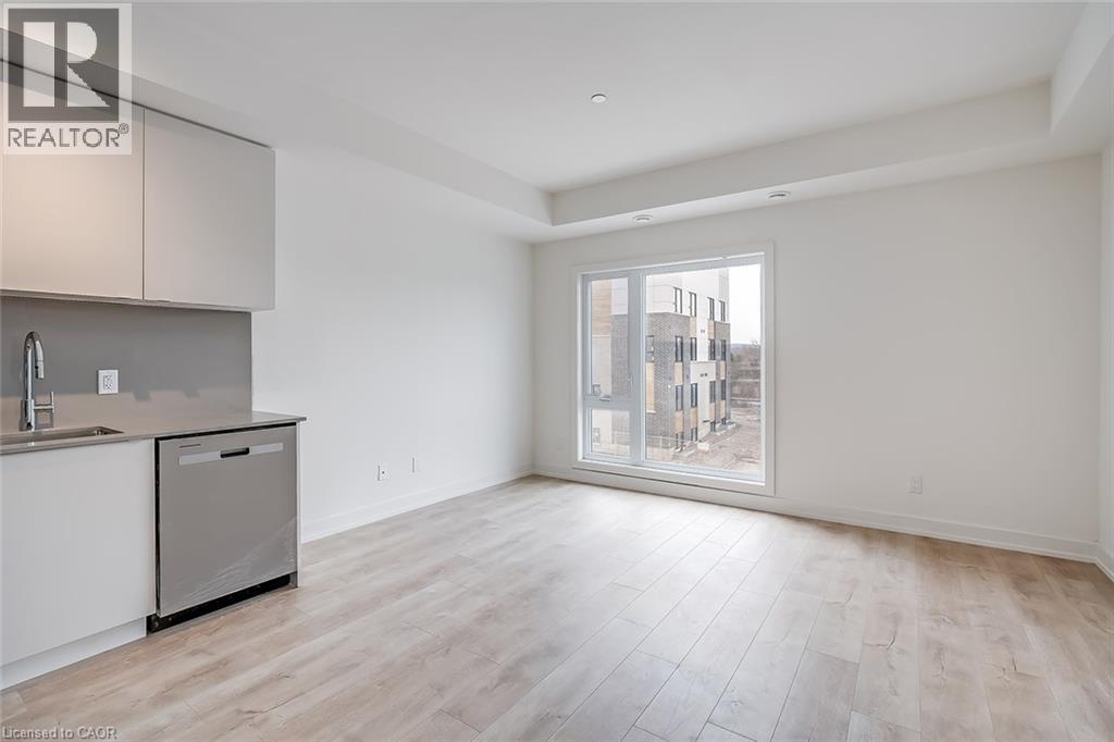 16 Melbourne Avenue Unit# 311B, St. Catharines, ON - Indoor Photo Showing Kitchen