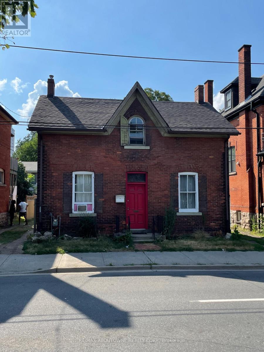 70 Wellington Street S, Hamilton, ON - Outdoor