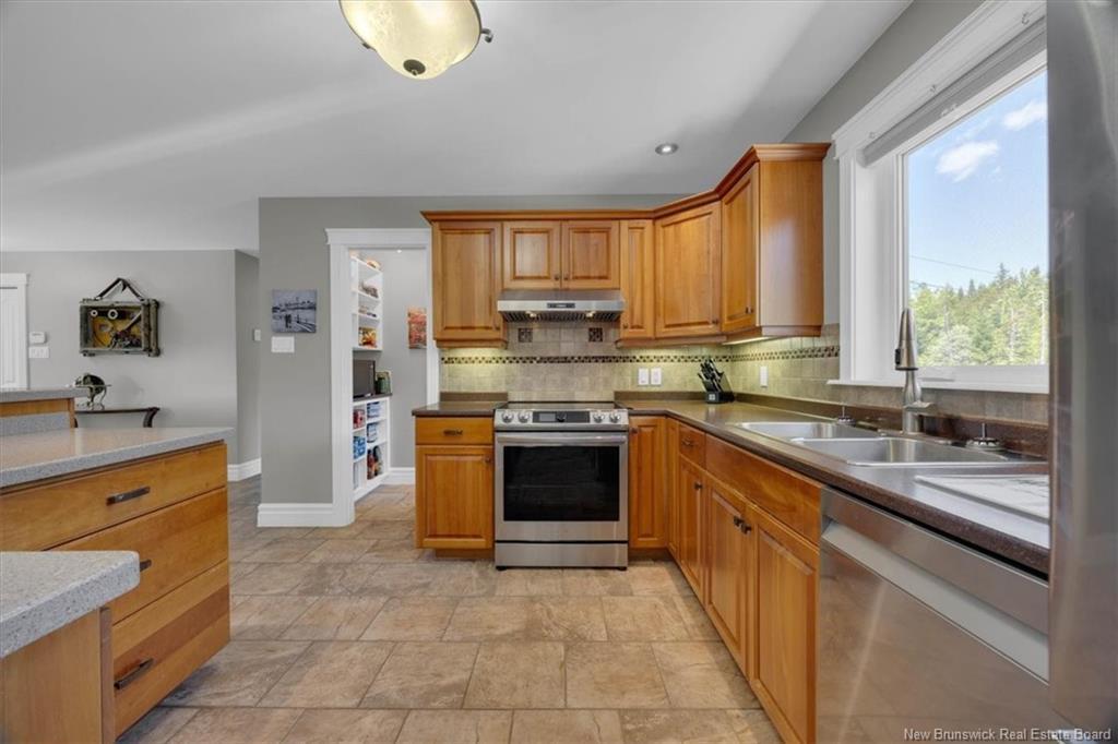 735 Hillcrest Rd, Saint John, NB