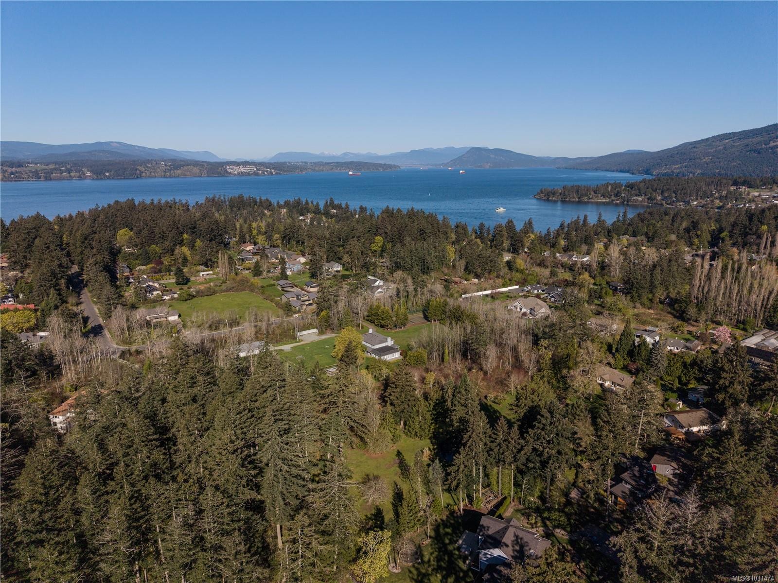 537 Cromar Rd, North Saanich, BC