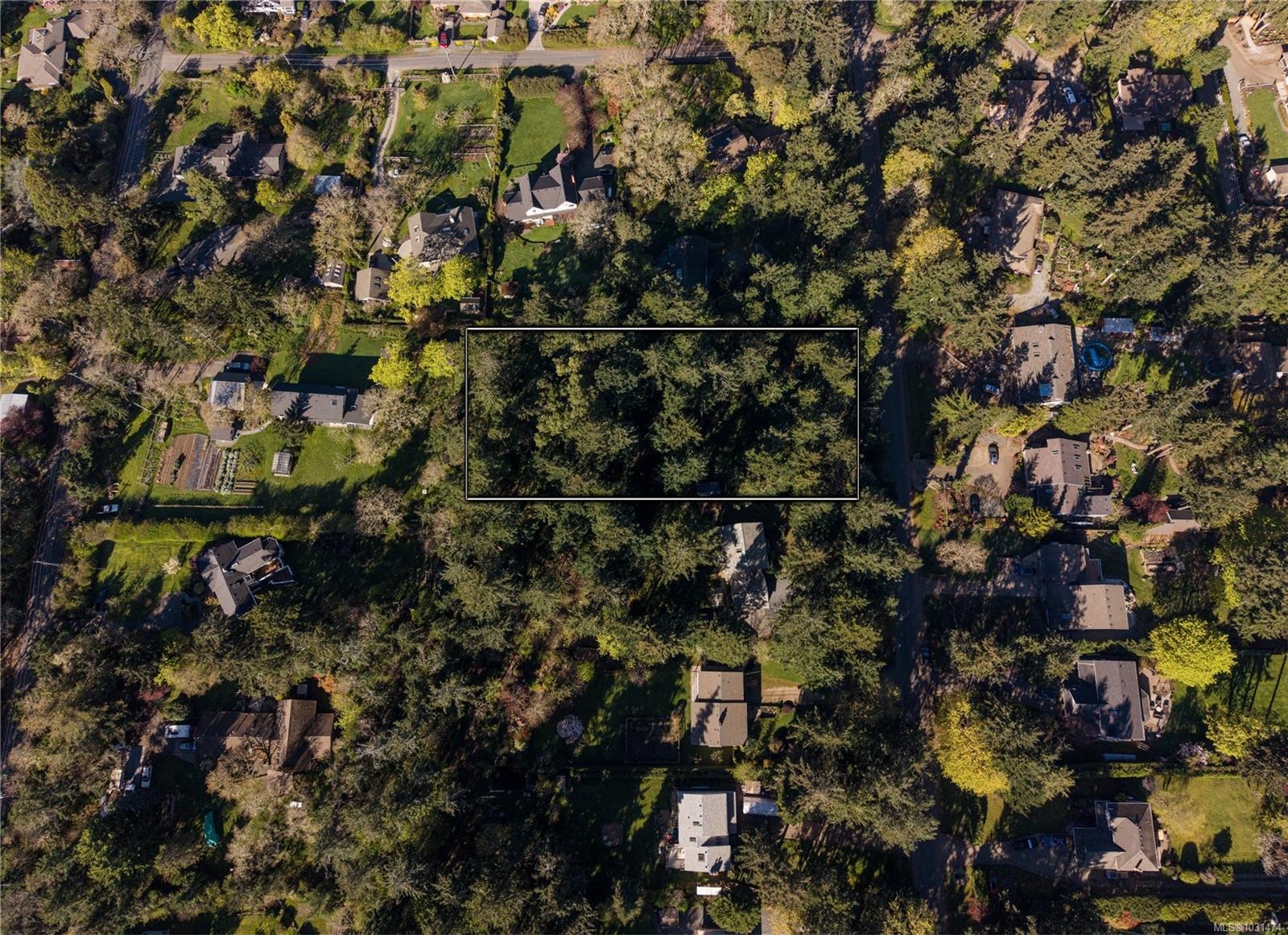 537 Cromar Rd, North Saanich, BC