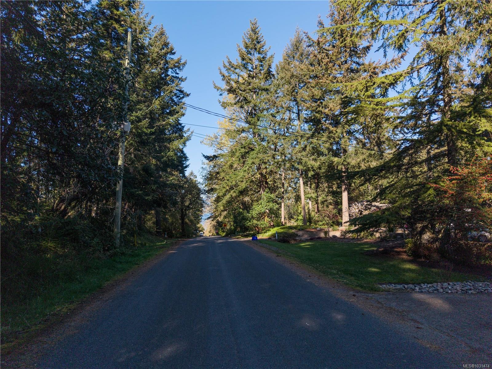 537 Cromar Rd, North Saanich, BC