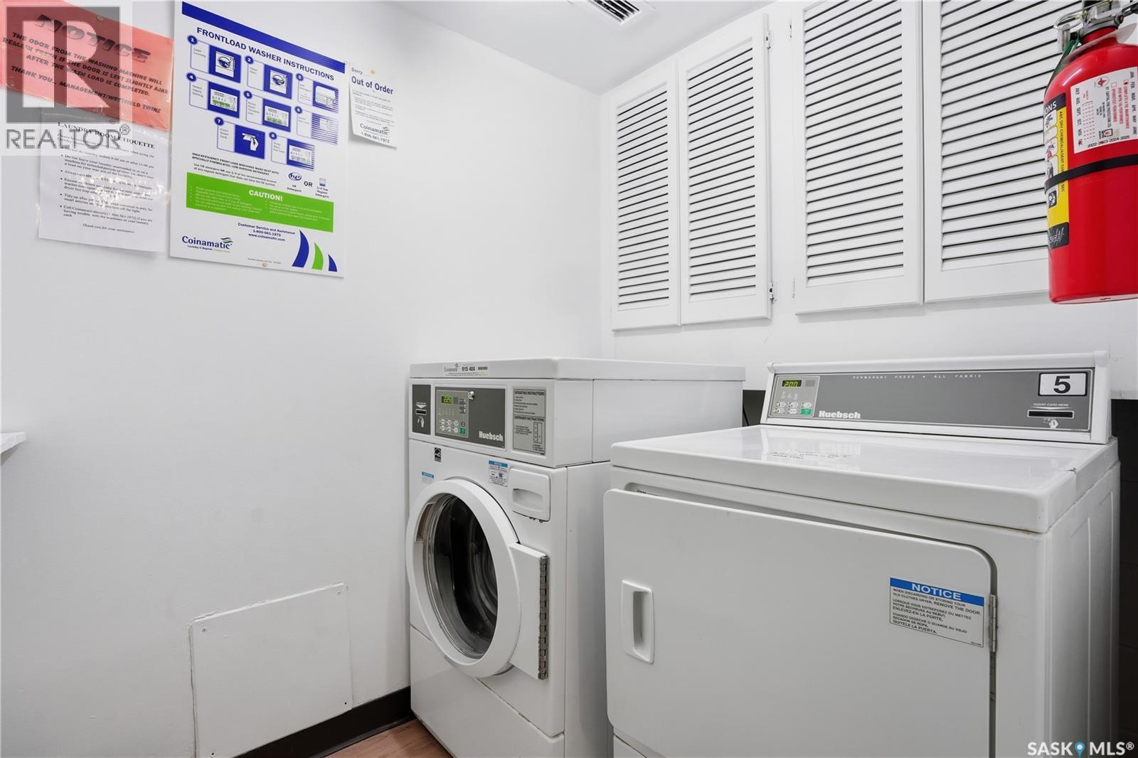 526 65 Westfield Drive, Regina, SK - Indoor Photo Showing Laundry Room