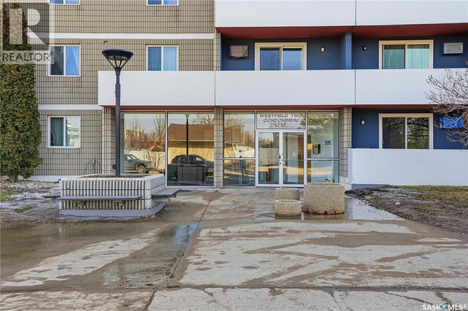 526 65 Westfield Drive, Regina, SK - Outdoor